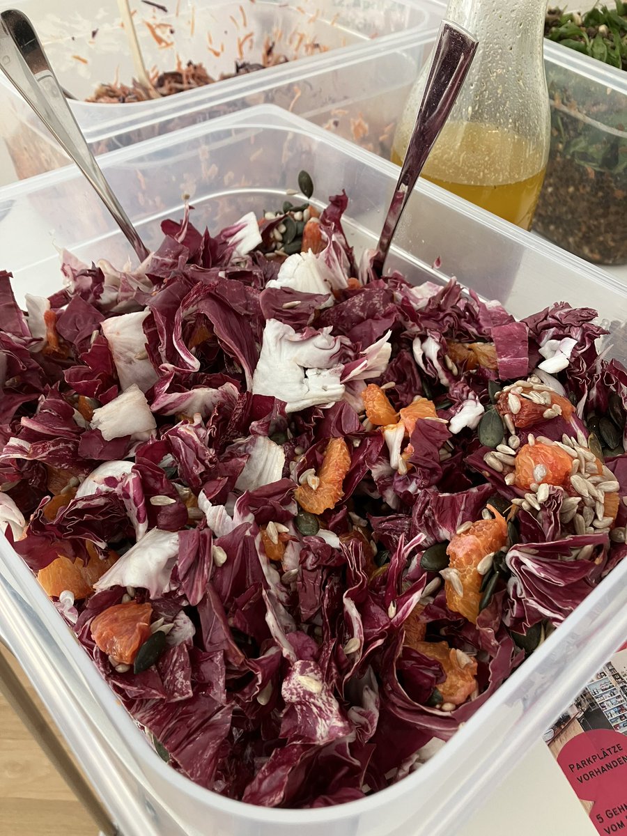 Schneimere's tweet photo. Genialer #hackathon  gestern zu Digitaler Barrierefreiheit mit spannenden Lösungsansätzen zu Barrierefreiheit im Netz! Danke auch @helloveganshop  fürs #catering ! Alle Fleischessenden begeistert von den #veganen Salaten &amp;Quiches: bucht @helloveganshop für euren nächsten Anlass! https://t.co/OIk9wAhk4X