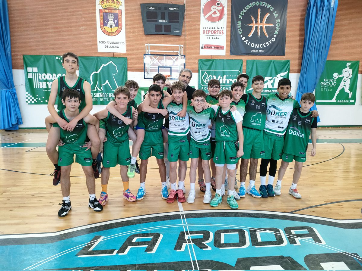 💪 Victoria del infantil Hotel Sueño de Jemik la semifinal provincial. 

⏭️ Club Cinco Albacete ha vendido muy cara su piel.

📷 Así de contentos posan nuestros jugadores.💚🏀

<a href="/HotelJemik/">El Sueño de Jemik</a>