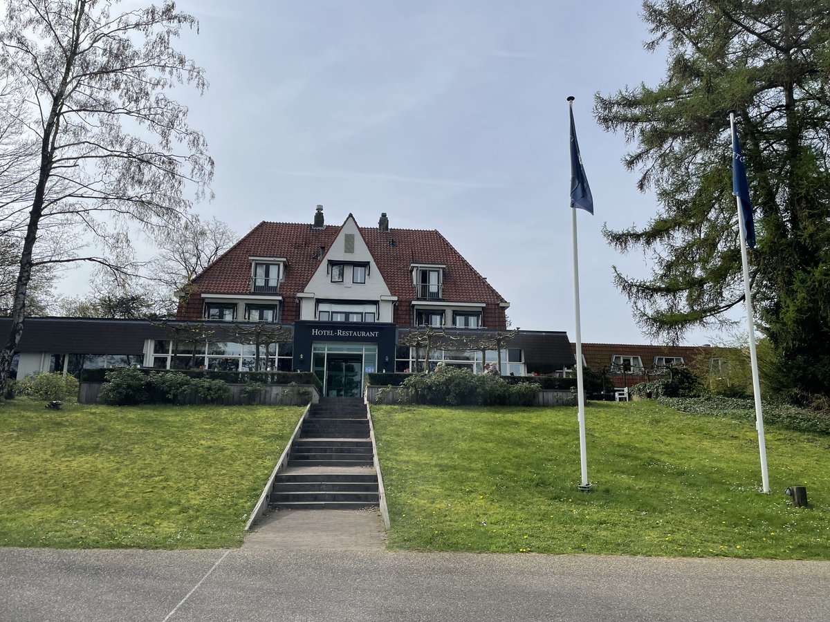 FletcherFootbal's tweet photo. Ook op deze lentemiddag wordt weer volop gevoetbald.
@WillemII O21 is te gast bij Fletcher Hotel de #Eese ter voorbereiding op de wedstrijd tegen Sc #Heerenveen O21
@De_Treffers is te gast bij Fletcher Hotel #Rijssen ter voorbereiding op de uitwedstrijd tegen #HHCHardenberg https://t.co/T3gQHTwsyR