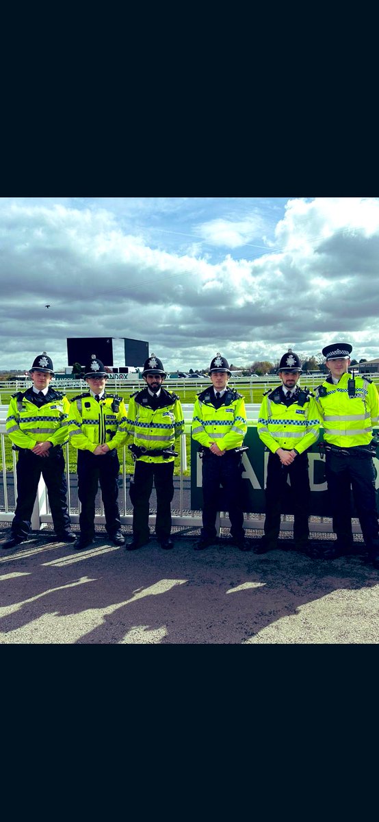 An extra thank you to our incredible teams of @MerseySpecials who have played a pivotal role in policing this event 🐎👮‍♂️