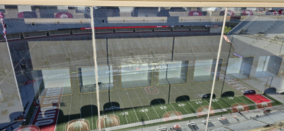 TonyGerdeman's tweet photo. Soon the internet will decide who should be Ohio State's starting quarterback. #ATraditionUnlikeAnyOther https://t.co/4KU14EB5af