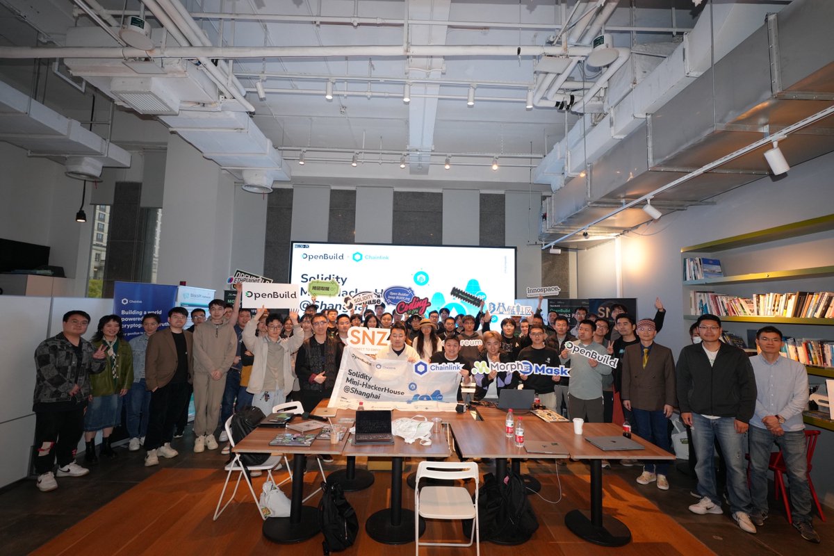 📷快来看看Solidity线下Meetup & Mini-HackerHouse day1精彩的活动现场吧！🤩👨‍💻👩‍💻 💡Chainlink开发者关系负责人Akersh Srivastava出席并分享了主题为“Why innovation happens in Web3”的演讲。 🙌感谢@OpenBuildxyz和@snzholding的组织，以及@MorphL2、@ETHPlanet、@realMaskNetwork的支持。