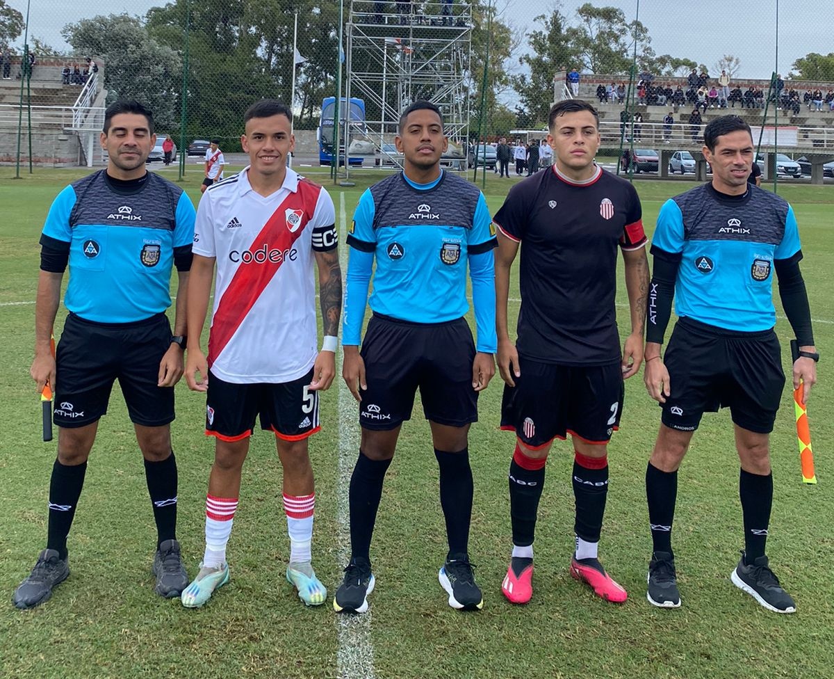 #FútbolFormativo ⚽ ¡Ya se juega la cuarta fecha de #JuvenilesAFA frente a Barracas Central!

📍 River Camp
➡️ 4ta, 5ta y 6ta.

📍 Centro Recreativo '19 de Mayo'
➡️ 7ma, 8va y 9na.