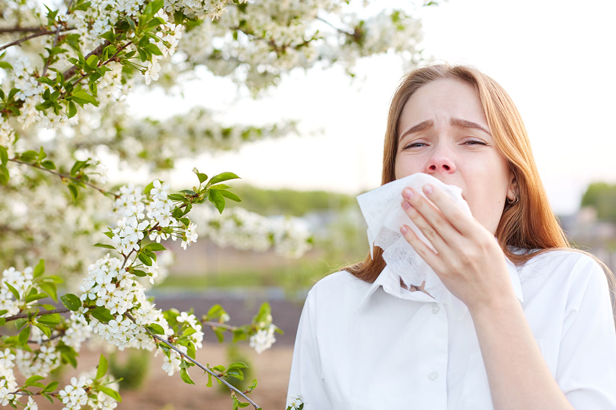 Your eyes are itchy, your nose is runny, and you can’t stop sneezing. The allergy season has begun, but what’s the best way to find some relief? Learn more: ynhhs.org/articles/sneez….