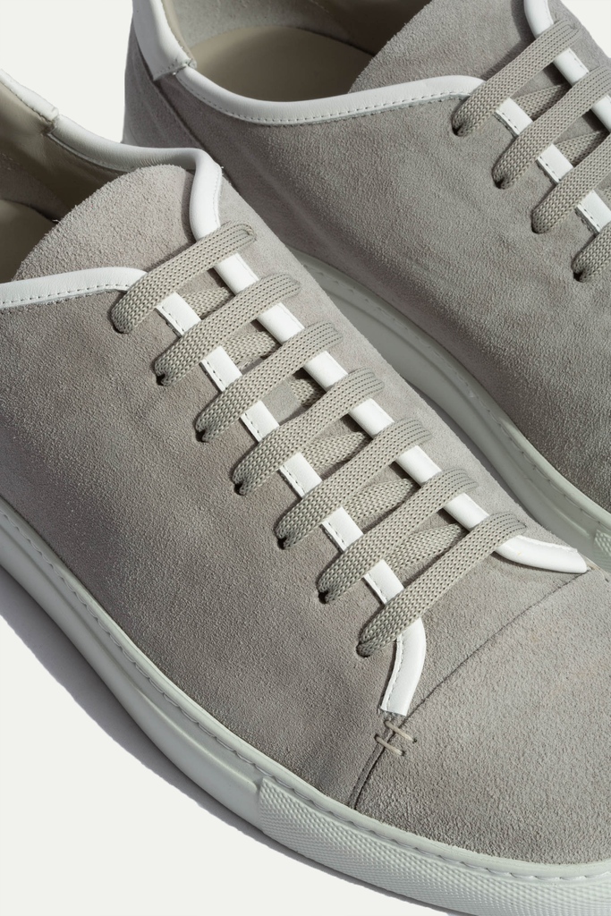Embrace Italian craftsmanship and urban flair with our Light Grey Suede Sneakers – your go-to choice for understated luxury. piniparma.com/products/light… #piniparma #italianstyle🇮🇹 #italianmade #accessoriesformen #gentlemanjack #gentleman #italianshoes #mensfootwear #shoestyle