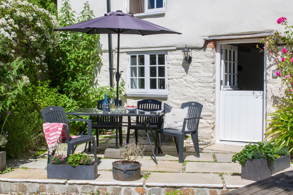 The sun is shining this weekend 🧡 Can you imagine sitting here with your morning mug of tea? 

 #cornwall #beautifulcornwall #selfcateringholidays #visitcornwall #cornwalllife #cornwalluk #lovecornwall #cornishholidays #cornwallcottages #cornwallholidays #cornwallholidayhomes