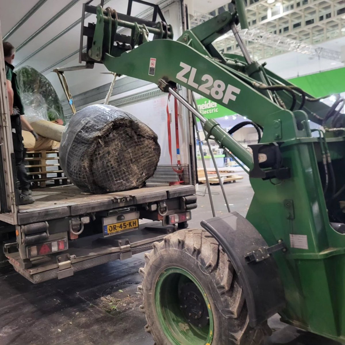 #vandeweek3boomjesladenindekwakelenlossenhannover
#trotsoptransport
#iedereenvanweekend🍷🍻