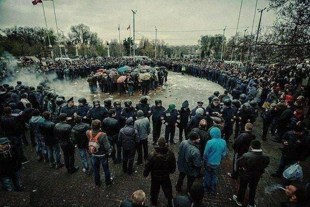 GeromanAT's tweet photo. 10 years to the “300 Cossacks” who did not submit to the fascists.

They were required to take off their St. George ribbons, kneel down and sing the Ukrainian anthem.
They sang: “Get up, huge country!”

Zaporozhye will return home!

🇷🇺 Sofa General Staff https://t.co/p0bd6a5uHh