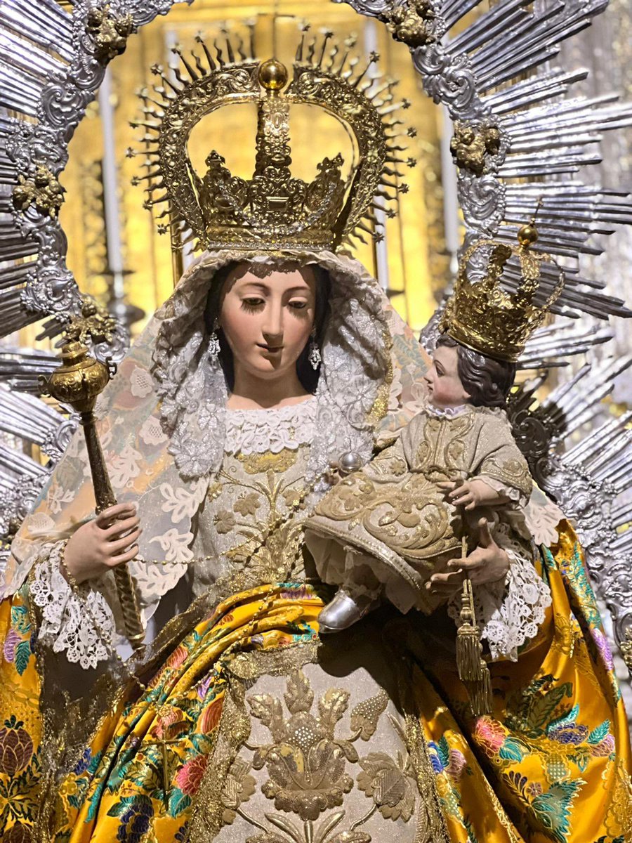 Sábado, día de la Virgen. tras la misa Parroquial de las 19:30 Horas, ejercicio sabatino a Nuestra Madre en la capilla. “Bendita sea tu pureza y eternamente lo sea, pues todo un Dios se recrea en tan grandiosa belleza. A ti Celestial Princesa..”