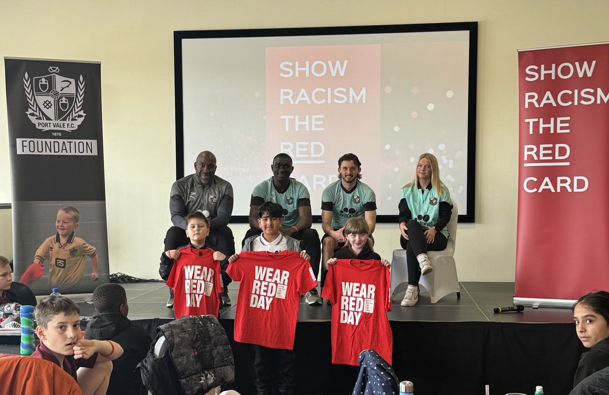 Thanks again to @SRTRC_England patron Darren Moore for attending the #ShowRacismtheRedCard @OfficialPVFC event with 2 of his players and a @PVFCWomen player.
#Antiracism #education #RoleModel @PFA