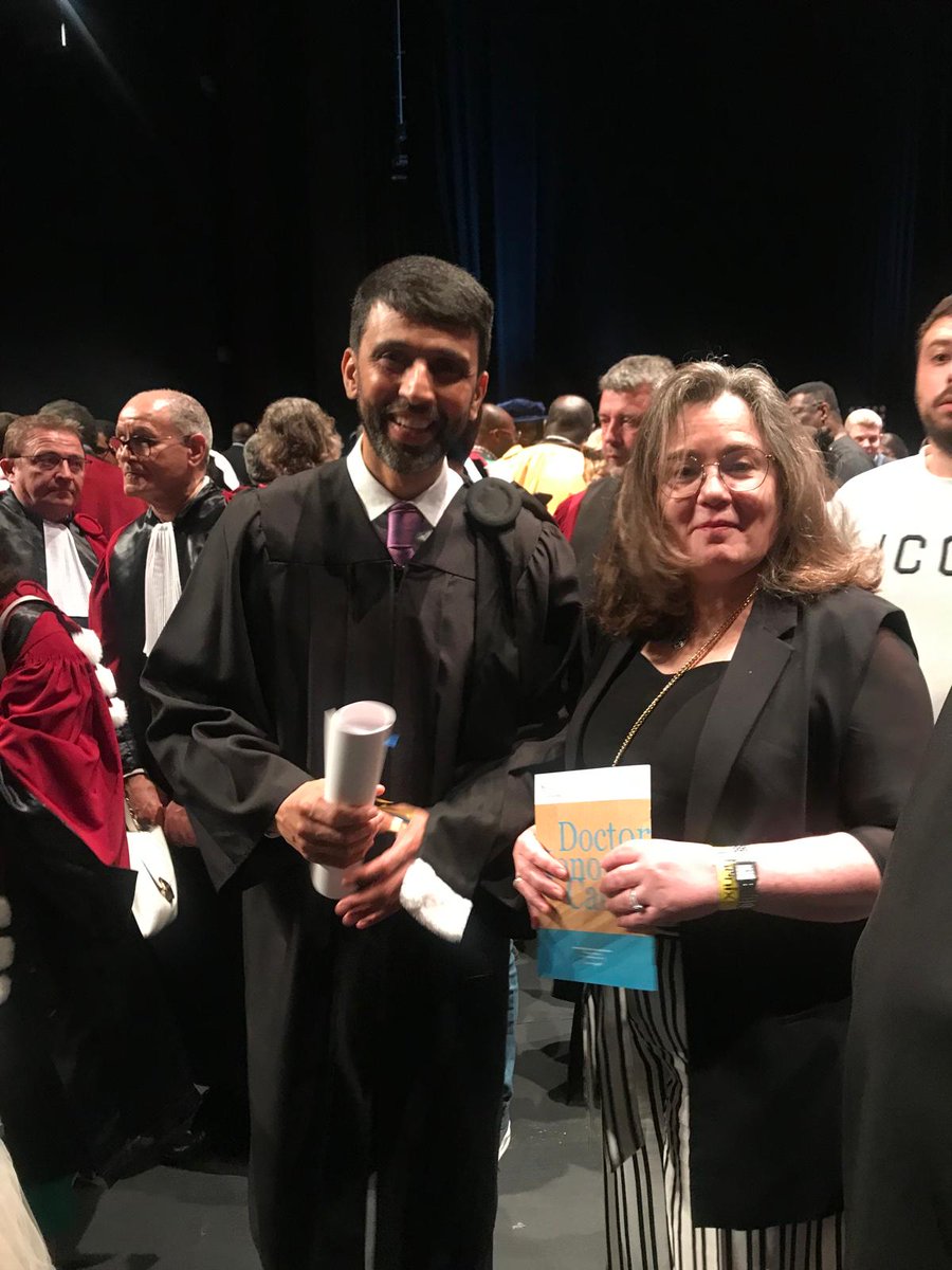 AmbaMarocFrance's tweet photo. L'icône de l'#athlétisme marocain Hicham #ElGuerrouj, honorée par l'Université Polytechnique des #HautsdeFrance à #Valenciennes. 
Il s'est vu remettre le  Doctorat Honoris Causa de cette prestigieuse institution qui a mis 5 pays africains à l'honneur dont le #Maroc. #Hommage 🇲🇦 https://t.co/NvDffvWpuu