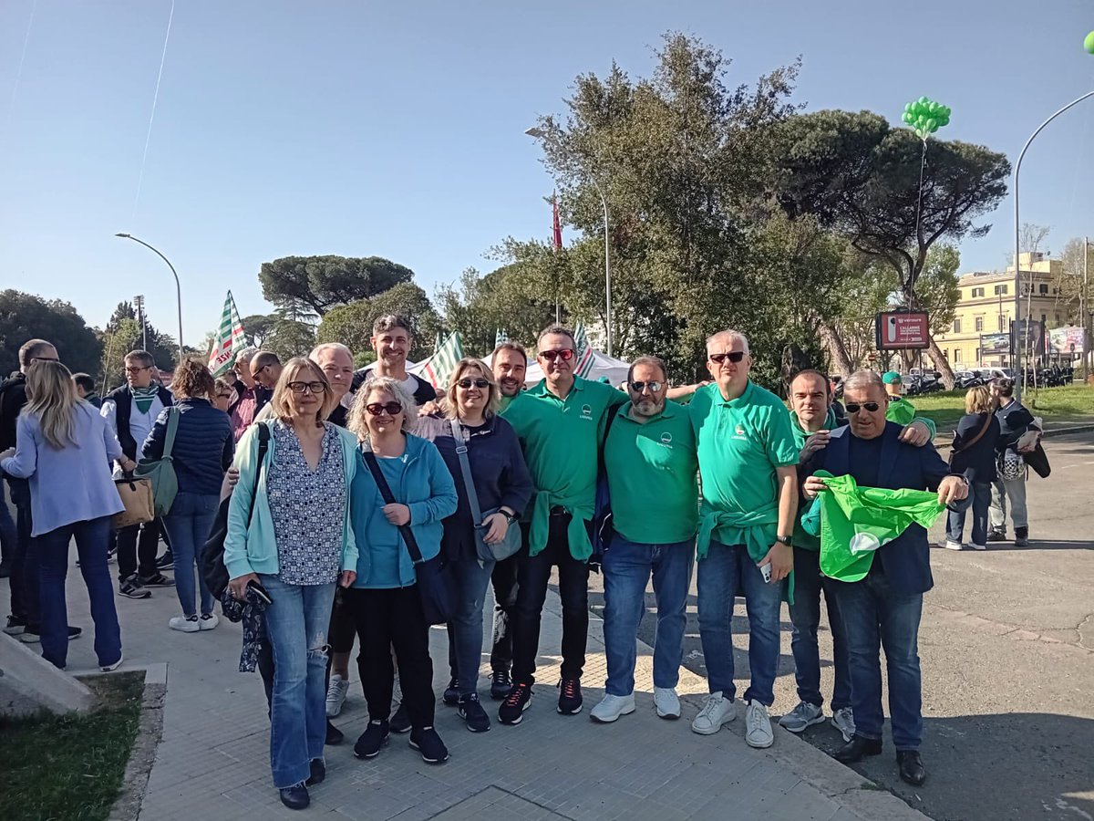 CislLiguria's tweet photo. “Fermiamo la scia di sangue”, Cisl Liguria col segretario generale Luca Maestripieri a Roma per partecipare all’iniziativa nazionale @CislNazionale https://t.co/yQl5gMlP0R
