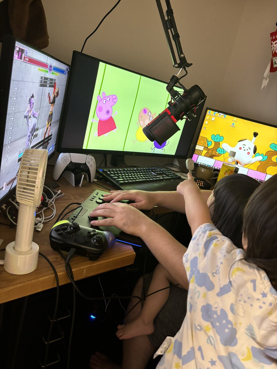 私の小さなゲーム部屋がカオス！

双子に占拠される。
トレモが難しいぜ！

#スト6
#男女双子