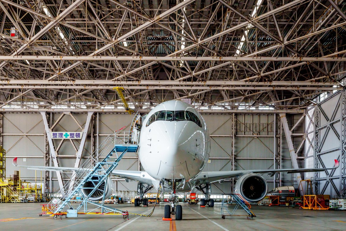mamecchimofu's tweet photo. JAL JA02WJ
Airbus A350-1041

2号機もデカール塗装中 https://t.co/RQLL2ca8LJ
