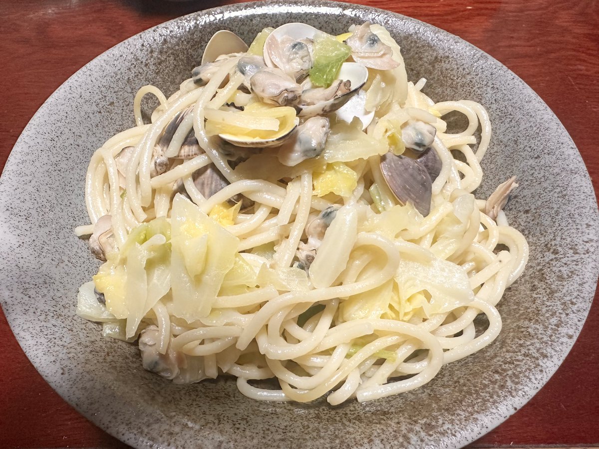 パスタだよ。

アサリじゃなくて、ちっちゃなハマグリなんだよ。