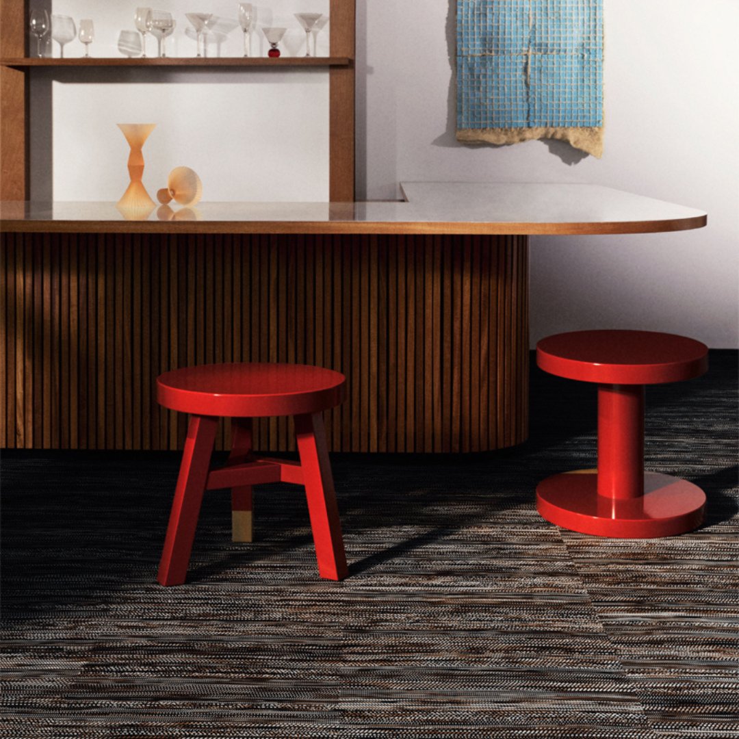 KinaCom's tweet photo. La nueva colección de alfombras y suelos #Graphic de #Bolon conserva varios clásicos no convencionales y ha sido diseñada inspirada en textiles tradiciones, la artesanía y la sofisticación. 

+ info. prensa 👉 info@kinacomunicacion.es 😊

#KinaComunicacion #agenciadecomunicacion https://t.co/cKBGJ1FvUv