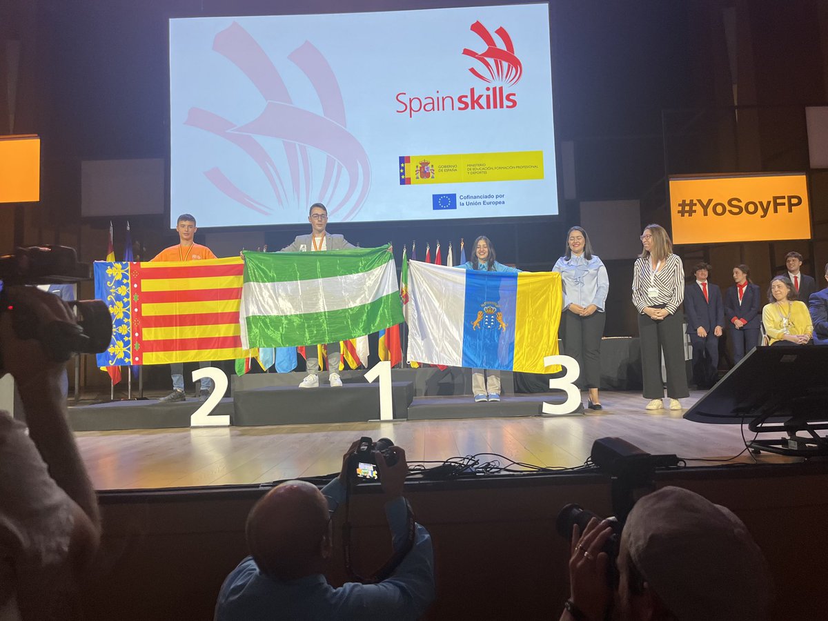 lolagb's tweet photo. Enhorabuena a todos y  a la campeona de #Canarias #fp carpintería #spainskills 2024 https://t.co/avDeUbs7mf