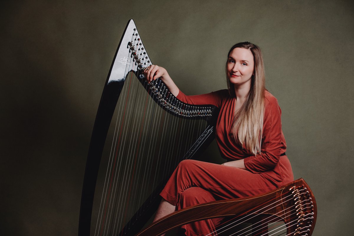 Joining us in Traverse 2 on Sun 5 May is Rachel Newton, 'one of the standout musicians of her generation' (Mark Radcliffe). @Rachel_newton_ draws on ballads that are hundreds of years old, working them into her contemporary style to create a rich sound. 🎟️ bit.ly/3vKbfp8
