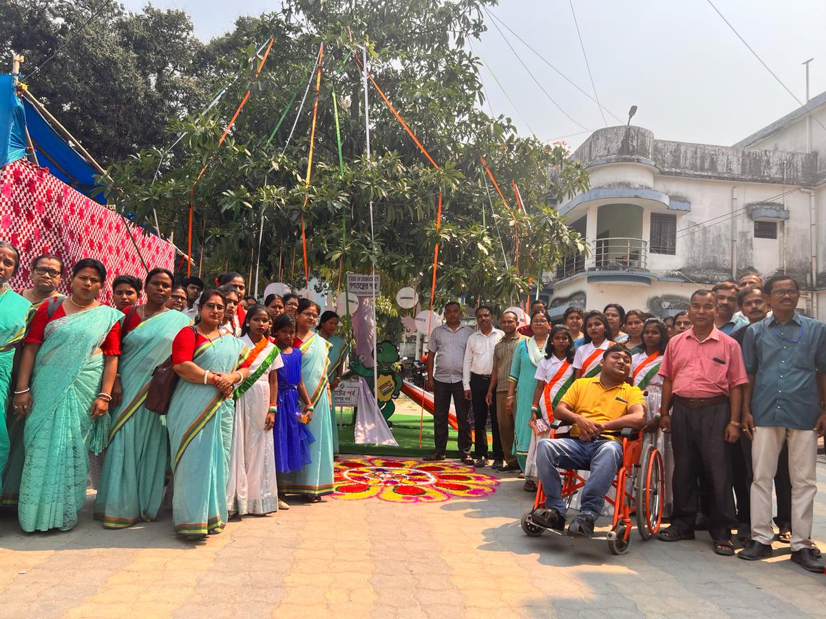 As part of the SVEEP Campaign in Cooch Behar district of West Bengal, a 'TREE OF DEMOCRACY' has been set up at the office premises of the DEO showcasing different democratic values such as Equality, Fraternity, Justice, & Liberty. @ECISVEEP @SpokespersonECI @anuj_chandak