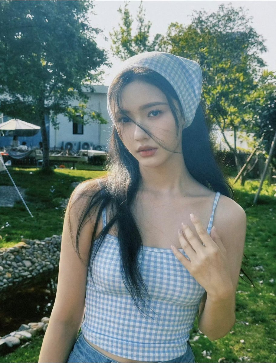 #LinYun shares new snaps

More - weibo.com/2646681810/502…