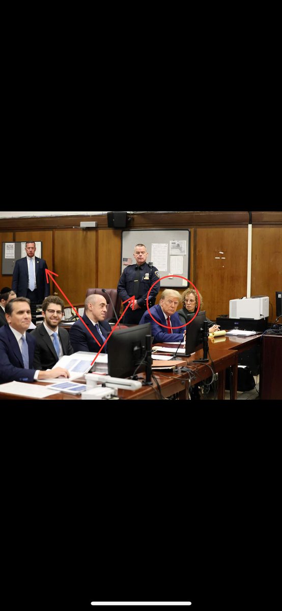 Unreal. A uniformed officer guarding the accused. A plain clothes Secret Service officer also guarding the accused. Trump was Found Guilty of sexual assault (rape) & business fraud. Soon he’ll be convicted of paying for a pornstars silence. #TrumpCrimeFamily