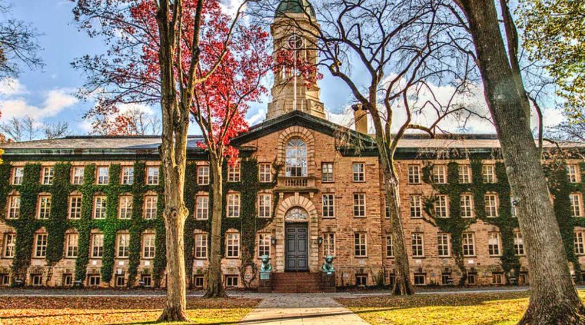 benW_crazy's tweet image. Thinking of pursuing a degree in mathematics? Check out this article comparing the programmes at Princeton and NYU, including scholarships and extracurriculars! #mathmajors #collegecomparison
