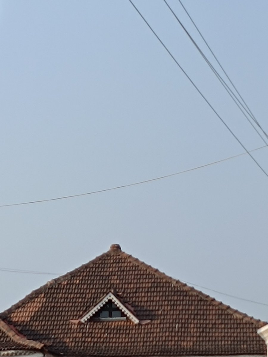 interactivesin's tweet photo. In the absence of highrise buildings, its #privilage to look up & see the #openskies. One of the #underrated #perks of #livingingoa
The #scale here is more #humane
#aimlesswandering #indigointeractives #goafiles #architecturaltours #konkan #culinaryexperiences
#malvanidays https://t.co/hMY6VdKYs5