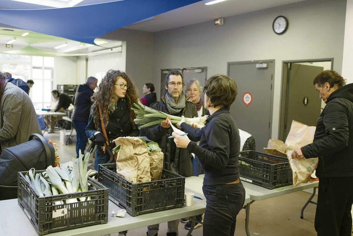 À Ivry-sur-Seine, l’Étal solidaire mise sur l’entraide plutôt que sur le porte-monnaie pour bien manger « On a 60 légumes différents sur l’année et tout est bio » ➡️ l.humanite.fr/iA