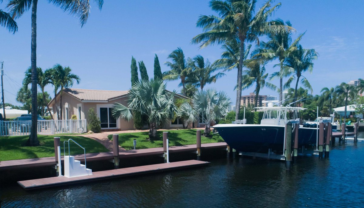 Another day in paradise! ☀️🌴🚤

#accudock #floatingdock #floatingdocks #docks #dock #dockbuilder #madeintheusa #customdesign #coastaldesign #dockdesign #residential #leisure #boating #weekends #saturdays #paradise #floridaliving #florida #docklife #dockenvy #backyardgoals