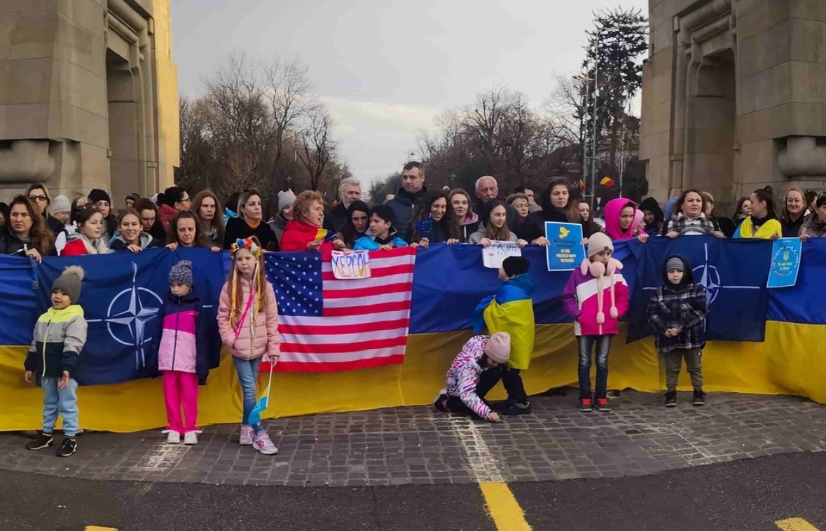 'Russian captivity kills!' – A new anti-ruZZia protest in Bucharest.
🇷🇴🇺🇦🇪🇺
#SlavaUkraini #heroyamSlava #StandWithUkraine #UkraineWillWin #GloryToHeroHeroesUkraine #RussiaisATerroistState #RussianWarCrimes #RussiaIsCollapsing #RussiaIsANaziState