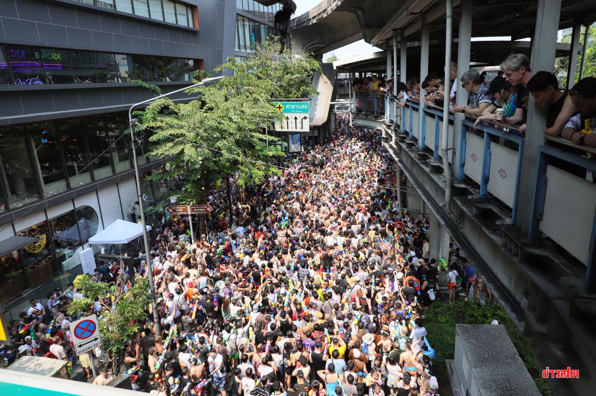 สีลม คนแน่นมาก ทั้งไทย ทั้งต่างชาติ สนุกสุดมันส์ 
#สงกรานต์2567
