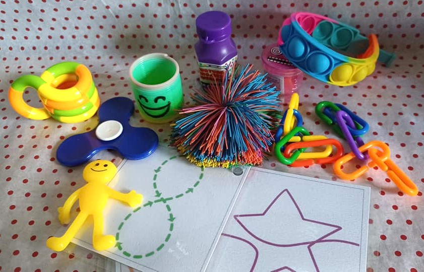 Children's sensory fidget bags which includes calming finger tracing cards. Ideal for travelling with too 😍 £8.99 plus p&p.

nurturegnomes.co.uk/product/busy-f…

#children #giftideas #sensory #fidget #selfregulation
#ukgifthour #ukgiftam #SmallBusiness #sbswinner #autism #adhd #calming