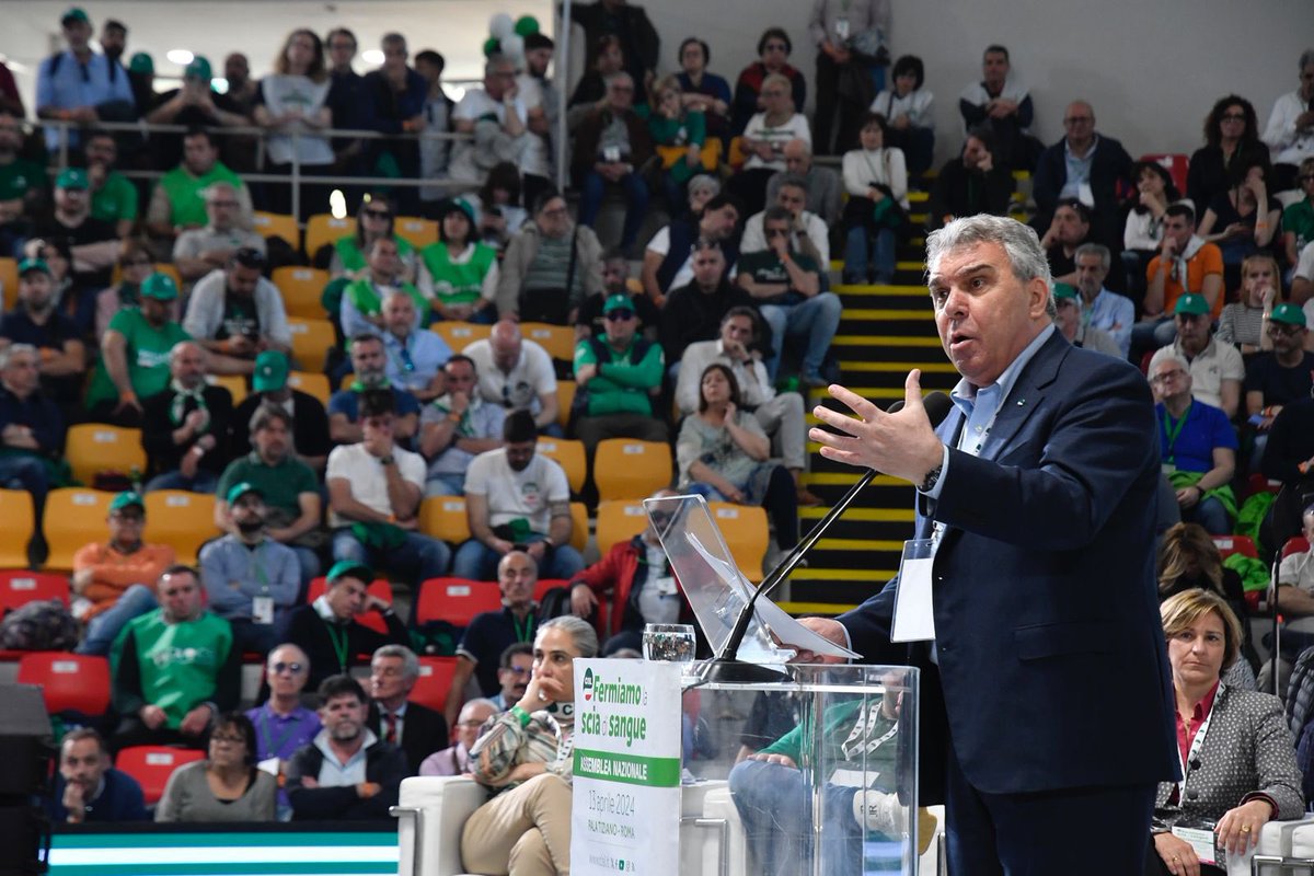 CislNazionale's tweet photo. #LuigiSbarra al #PalaTiziano: “È necessario accelerare il percorso legislativo per l’introduzione nelle scuole dell’insegnamento della salute e sicurezza sul lavoro: gli studenti di oggi saranno i lavoratori e gli imprenditori di domani. Il lavoro è questo. È realizzazione di sé. È sentirsi parte della propria comunità, completarsi come persona e guadagnare per mantenere con dignità la propria famiglia. Di lavoro si deve vivere, non morire”.