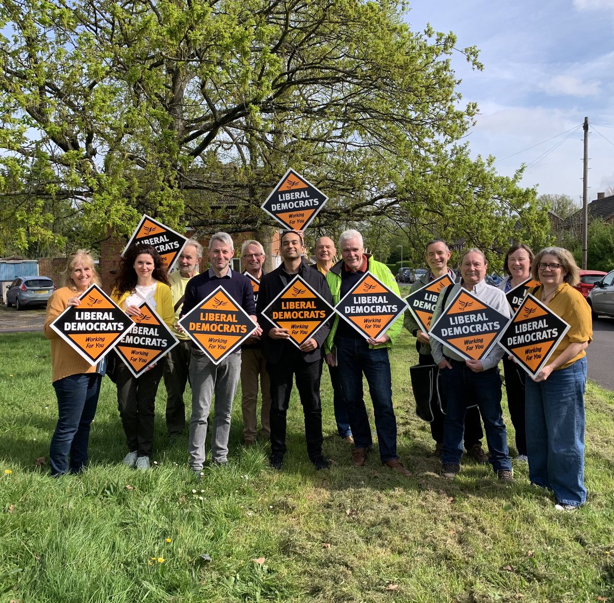 Leading a great team of @LibDems to campaign in #Woking today. It’s a lovely day to be out listening and talking to people on the doorstep. Voters clearly fed up of the Conservatives record of failure nationally and local - and want change! Bring on #GeneralElection2024!