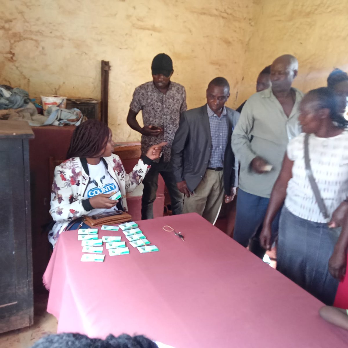 Inua Mkulima cards are now working. Farmers redeeming various items in Muranga County.