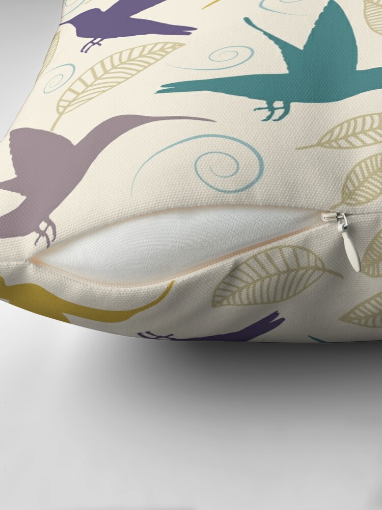 Sassy Sunbirds 🐦
Shop 𝐃𝐄𝐒𝐈𝐆𝐍 accent pillows.