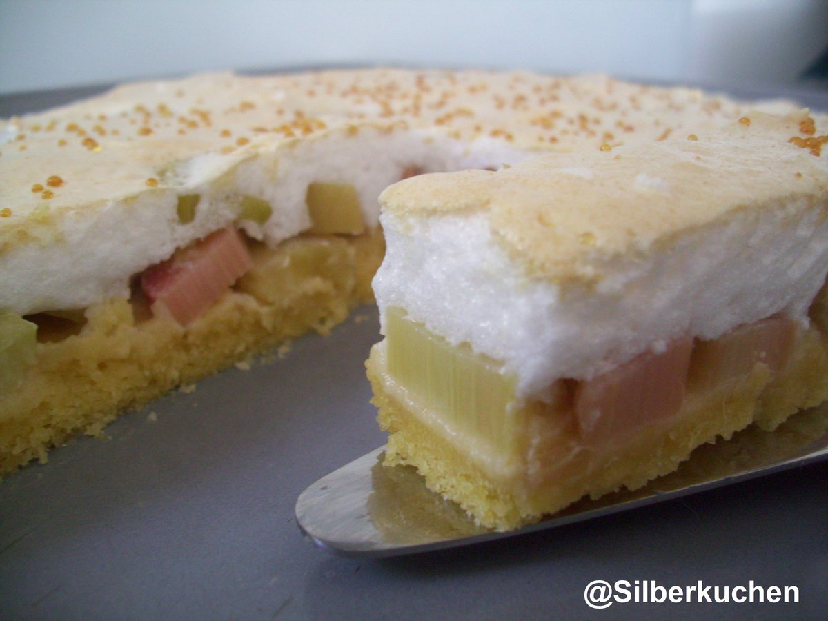Silberkuchen's tweet photo. Rhabarberkuchen....#rhubarbcake #rhabarber #frischvonmarkt #bauermarkt #foodphotography #foodblog #foodlover #mürbeteig #bio #haveaniceday #news https://t.co/RRh1gGe1dl