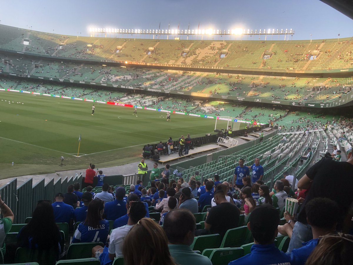 👏 ¡Un día que no olvidará el @CDHERNAN_CORTES! El @RealBetis invitó al partido contra el Celta al modesto club extremeño, con el que se enfrentó en la edición de la #CopadelRey de este año. Enorme gesto del Betis. Ojalá hayan disfrutado de una gran experiencia.