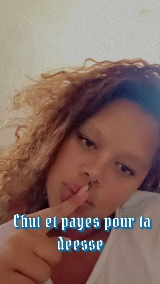 SANDRAACAMGIRL's tweet photo. Tu n'a plus de raisons grosses merde
#toutou #chien #domina #dominant #soumis #soumia #fetichiste #fetichiste #moneyslavefrance #moneymiss #esclave #slave https://t.co/tPuibXfREY