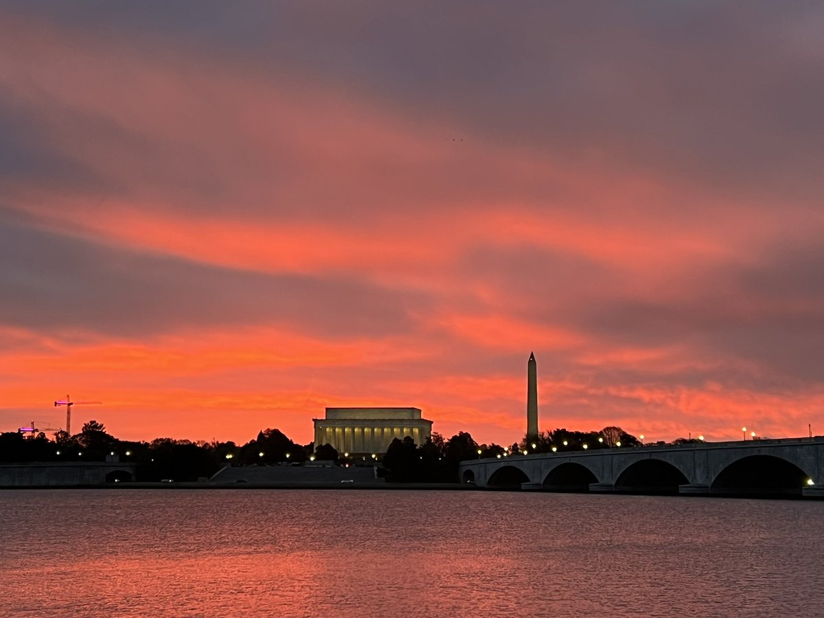 #Sunrise on Saturday over the #PotomacRiver with view of #DC! @TheNationsRiver @capitalweather @StormHour