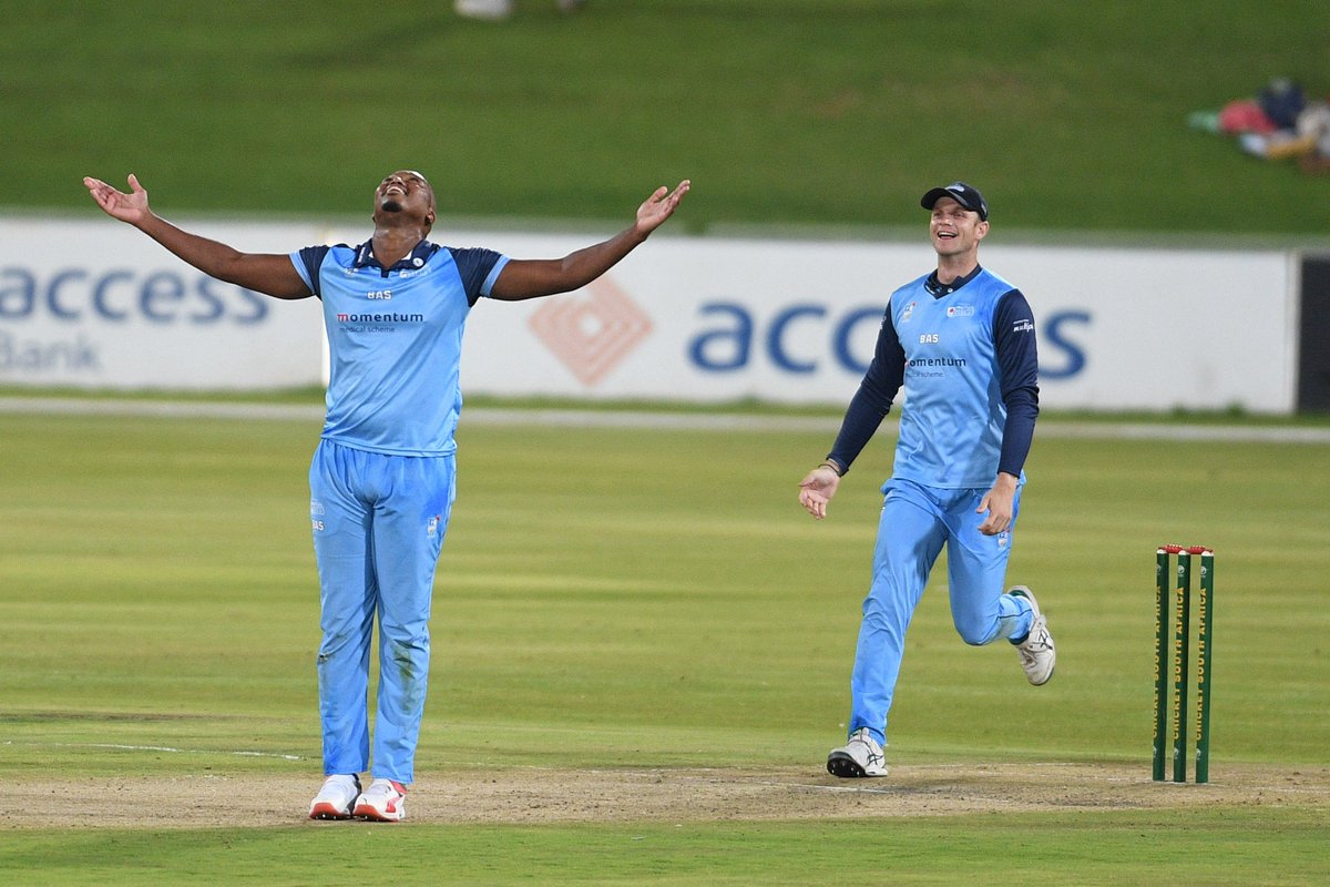 Lungi's figures last night 😍

3️⃣ - 0️⃣ - 1️⃣9️⃣ - 2️⃣

#SkyBlued | #WhereLegendsRise | #T20Challenge | #WozaNawe