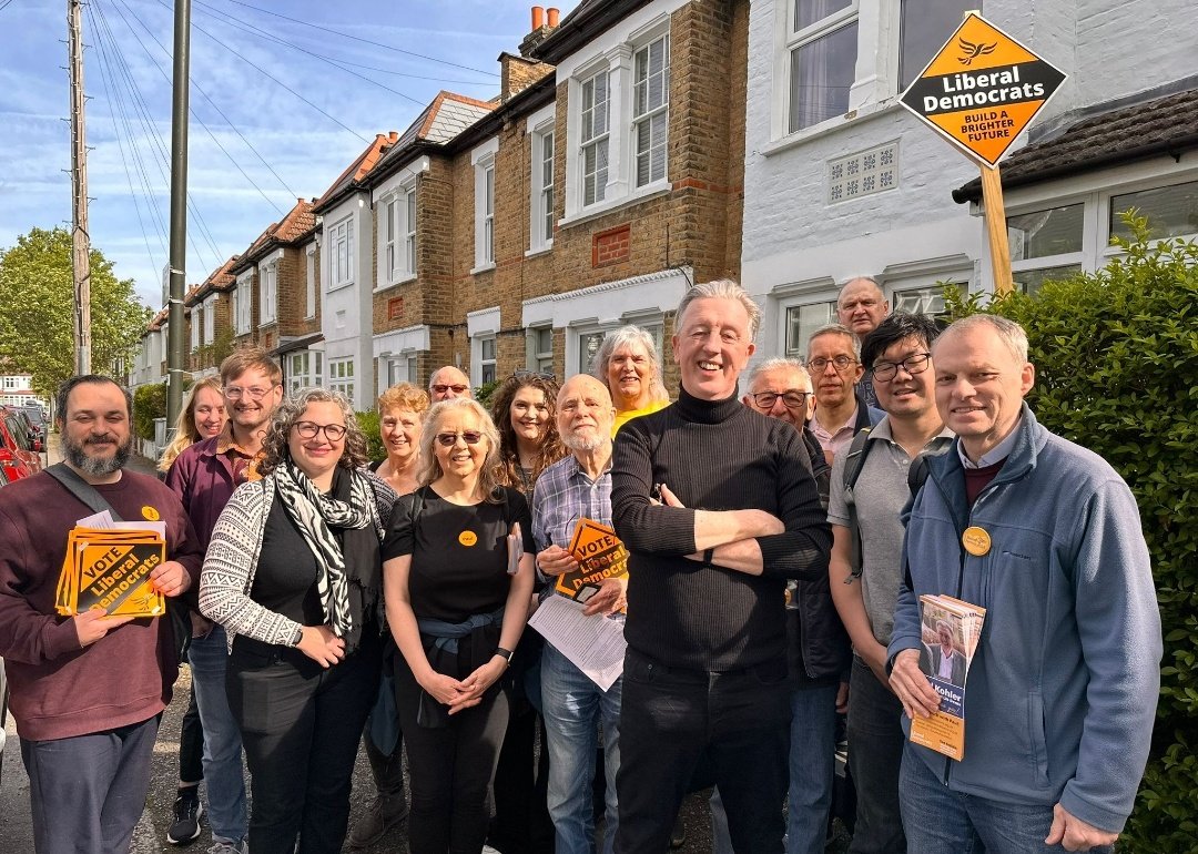 Brilliant team our with @PaulKohlerSW19 speaking to residents in the Apostles Roads in Raynes Park today