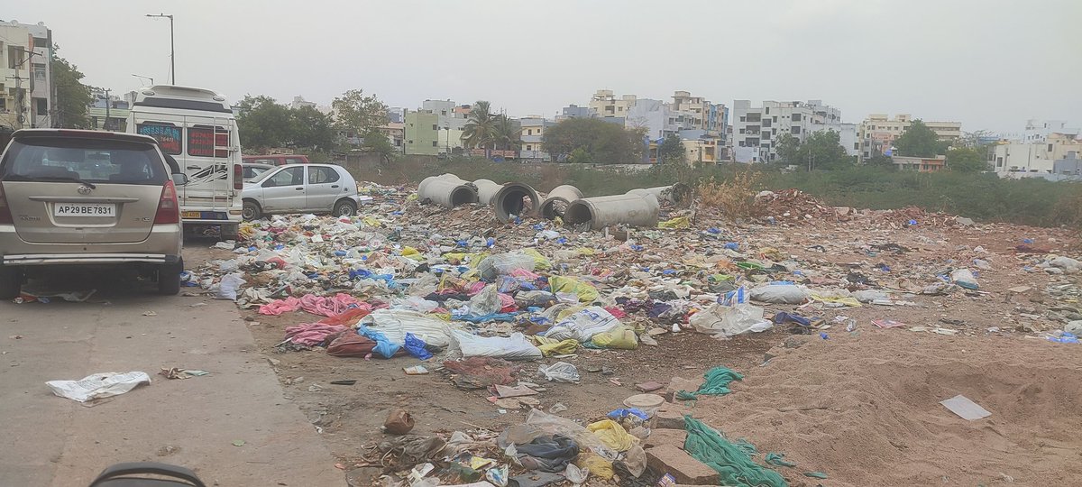 UCobbler's tweet photo. Ntr Nagar, LB Nagar, 
Phase II from darga to YSR statue made it as dumping all the way long from darga to YSR statue. It's been informed and reported to area supervisor but no use. Each time has to inform the supervisor to get it cleaned. Kindly please change the area supervisor https://t.co/ahZnPYEp0r