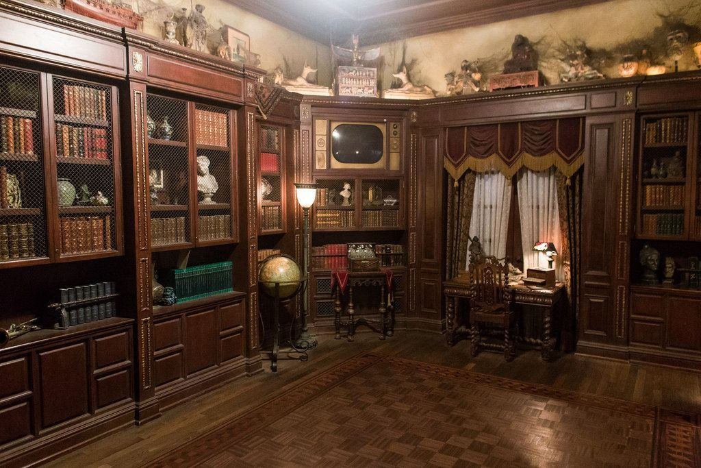 As another #NationalLibraryWeek winds down, here's a look inside the library of .@WaltDisneyWorld's Tower of Terror at Hollywood Studios.