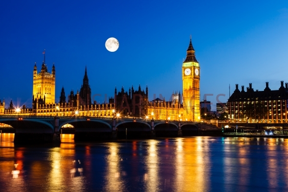 We love these wonderful photos of the moon over London RT LDN buff.ly/1GyjddM  #londonislovinit #lovelondon