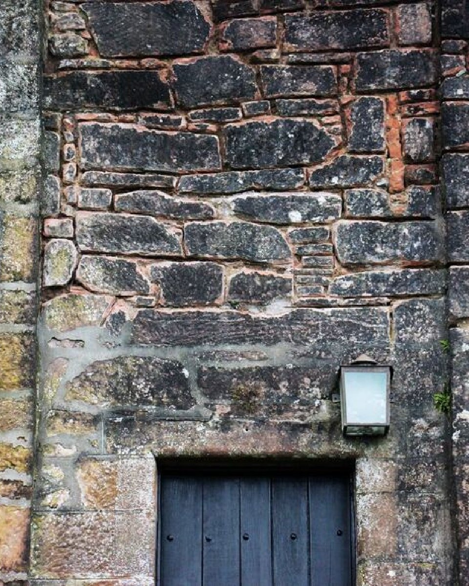 There's been a drawbridge discovery at Brodick Castle! 🏰 A programme of conservation work has uncovered evidence indicating that the castle was protected by an early seventeenth-century drawbridge. > brnw.ch/21wIMAE #ForTheLoveOfScotland