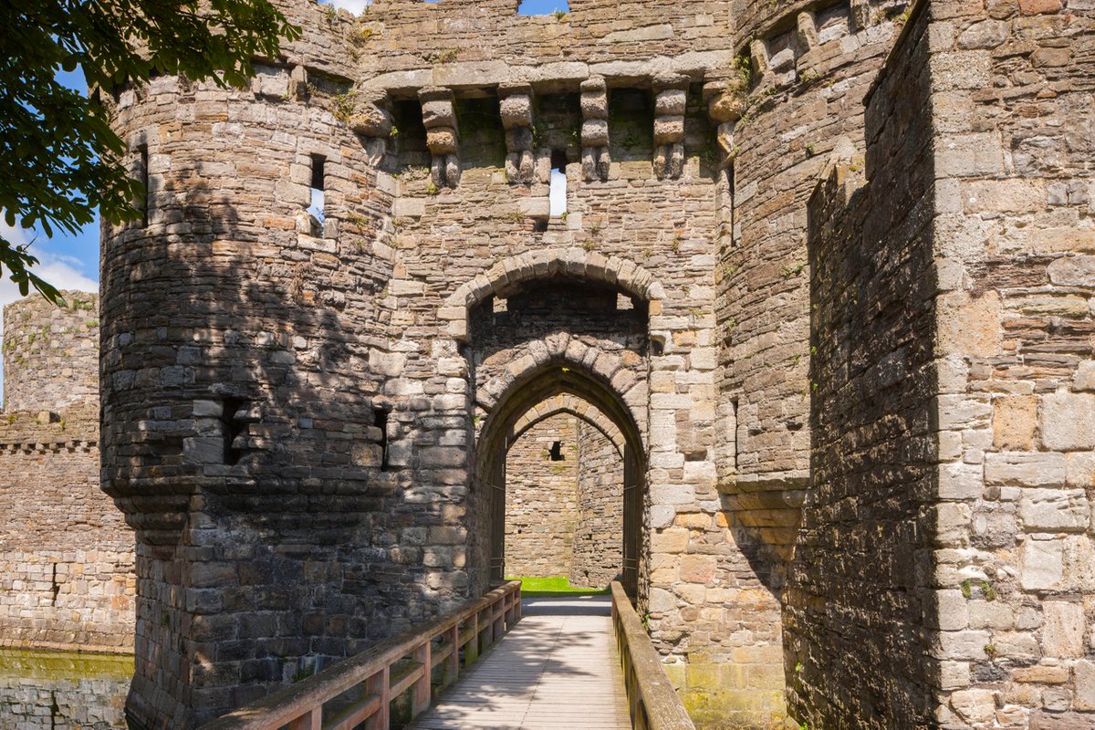 Celebrate #WorldHeritageDay 2024! Join us as we celebrate World Heritage Day on April 18th, 2024, with guided tours at our special world heritage sites: ✨ Beaumaris Castle ✨ Caernarfon Castle ✨ Harlech Castle Find out more here: ow.ly/wBCz50RatFj