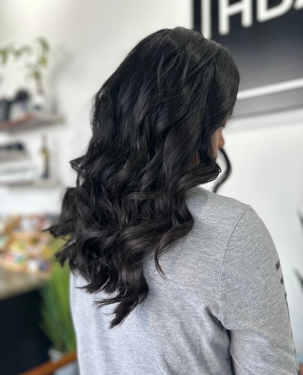 Chopped & styled! Six inches came off during this gorgeous haircut 😍 

Stylist: Ashley (IG: @idoctorhair_)

#HBAR #HBARsalon #harborpoint #stamfordct #luxurysalon #professionalstylist #oribe #goldwell #fairfieldcountyct #luxury #hairsalon