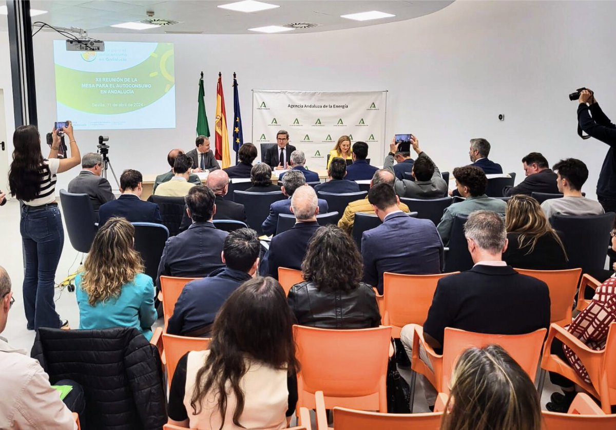 FAECTA se ha adherido oficialmente a la #MesaDelAutoconsumo convocada por @IndustriaAnd, donde a partir de ahora participará activamente en el Grupo de Trabajo sobre Comunidades Energéticas Locales. ➡ Lee la noticia completa: faecta.coop/el-consejero-d…