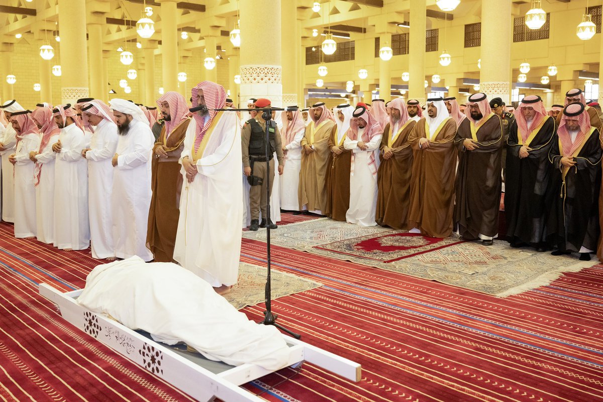 سمو نائب أمير منطقة #الرياض الأمير 
#محمد_بن_عبدالرحمن بن عبدالعزيز 
يؤدي صلاة الميت بعد ظهر اليوم على
الفقيد #الشيخ_فهد_بن_عبدالله_بن_دليم
رحمه الله وغفر له ، وذلك بجامع الإمام
تركي بن عبدالله بمدينة #الرياض .

snapchat.com/add/alsaud1ksa